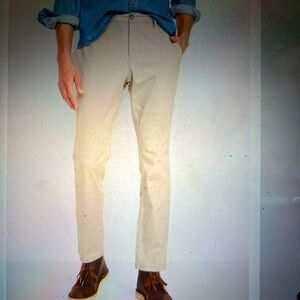 Men’s khaki pants